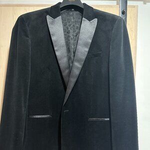 Black Express Velvet Tuxedo Jacket with satin accents - 44R Slim Fit